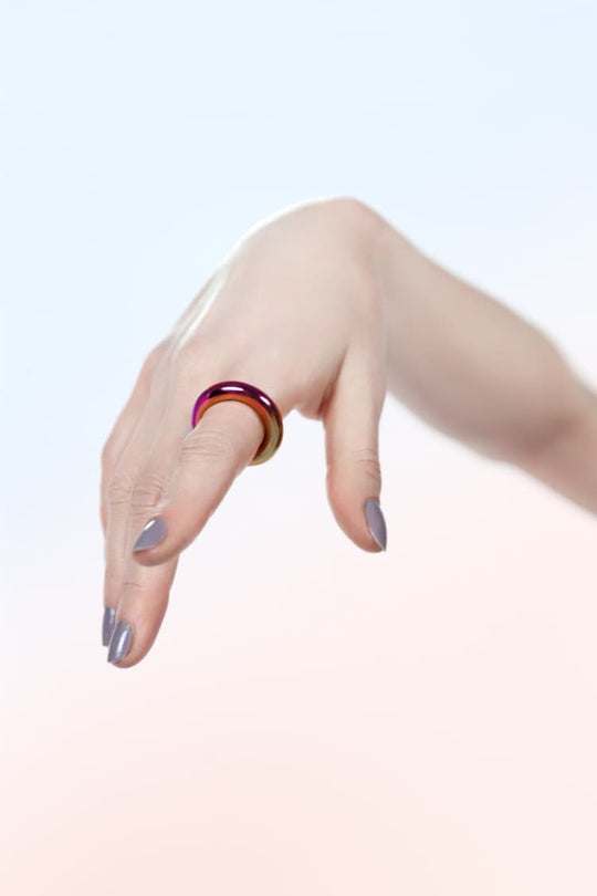 Simple ring in holographic plating