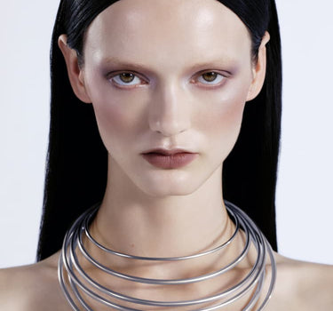 Gargantilla de plata gruesa en espiral