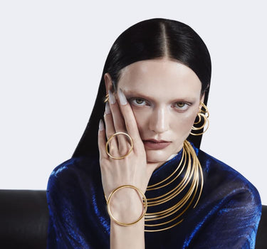 Brazalete de oro con círculo grande