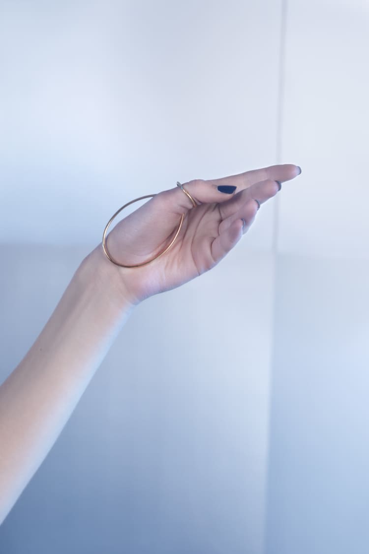 Anillo de oro circular