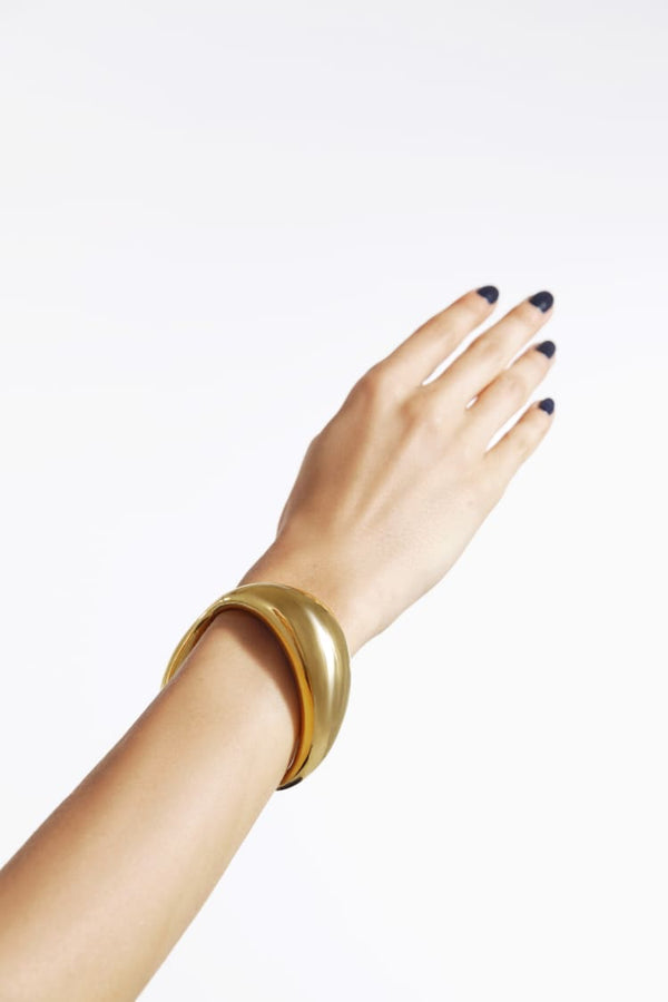 chunky asymetrical round closed bangle bracelet in gold