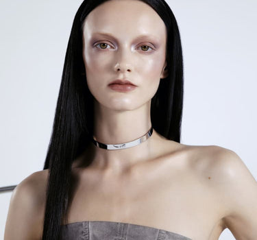 Gargantilla gruesa y sencilla de plata