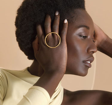 Anillo redondo de oro