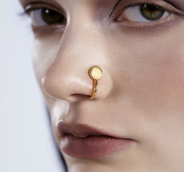 Joya cuff labial de oro