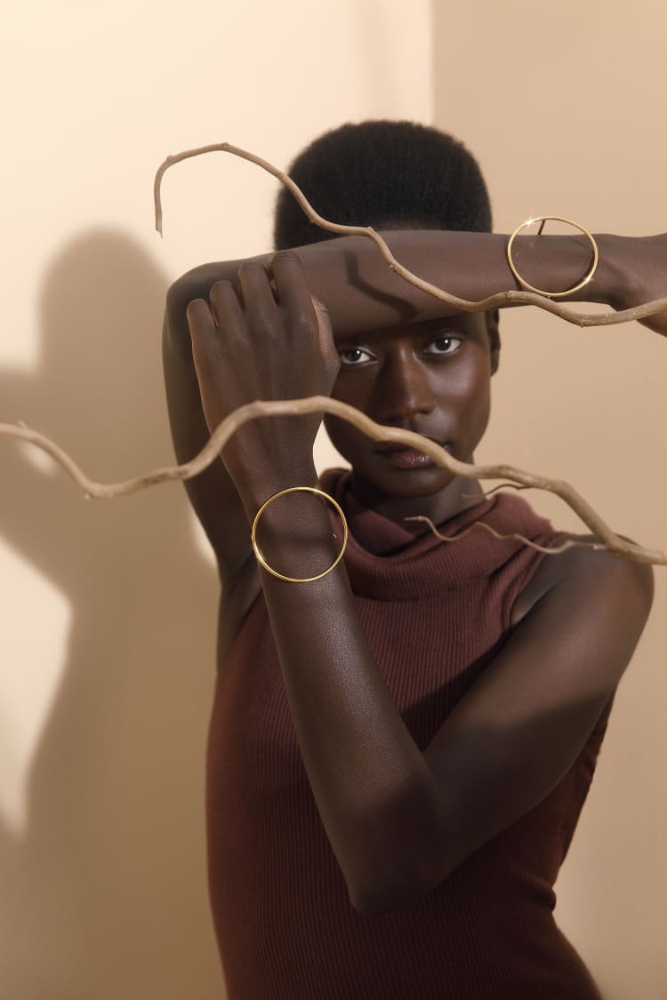 Brazalete redondo de oro