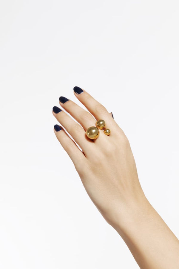 ring with 3 ball in gold
