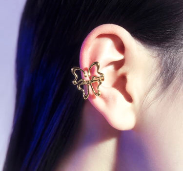 Ear cuff huggie de mariposa de oro