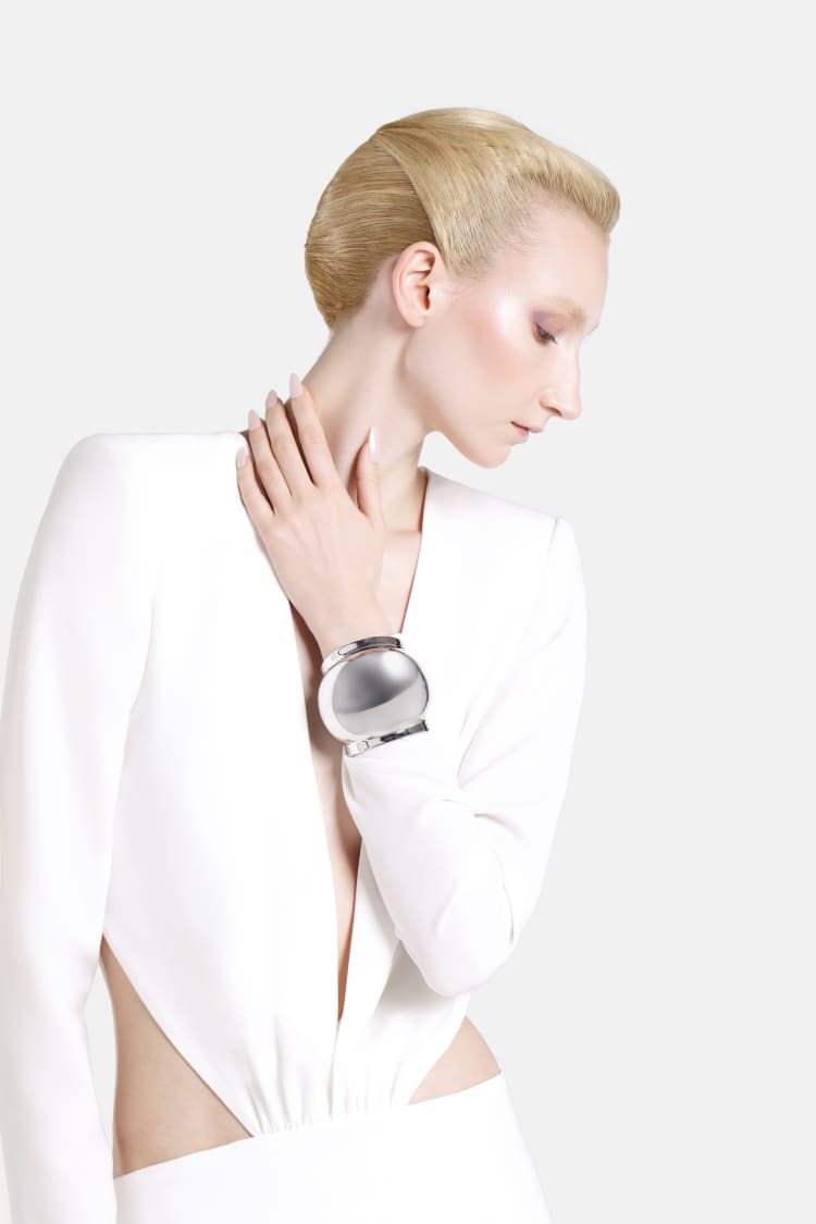 Casa Batlló ball bangle in silver