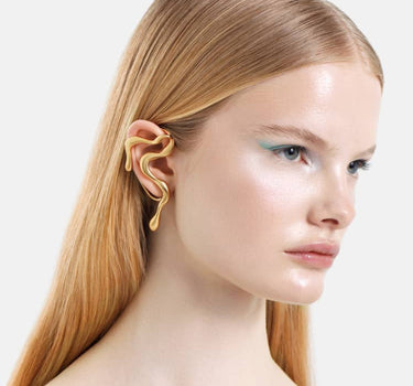 undulating earcuff in gold