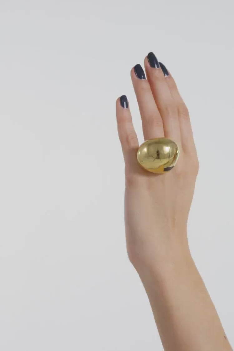 Anillo de oro con bola gruesa