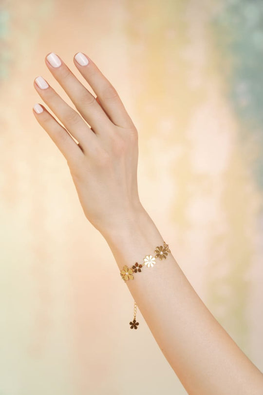 flower bracelet in gold