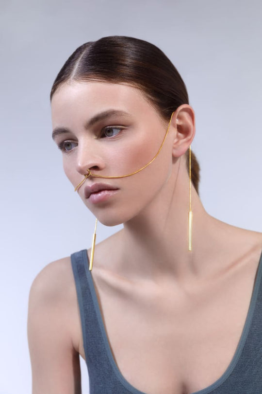 Nose cuff with chains in 18K gold finish