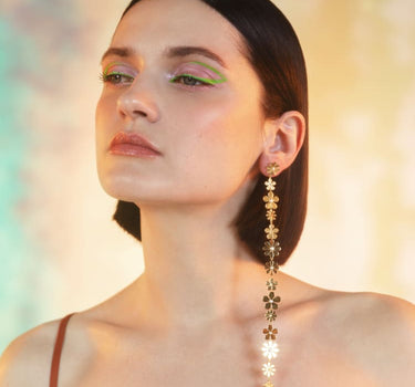 long daisy earring in gold and white