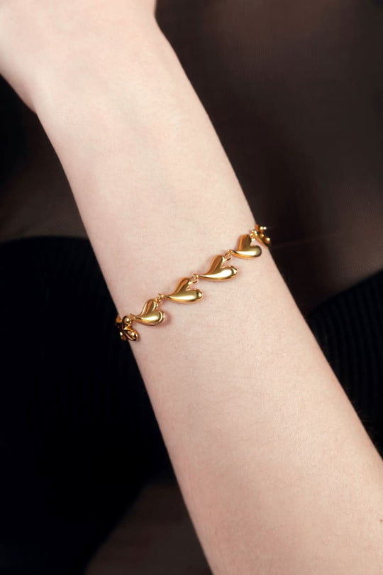 love heart bracelet in gold