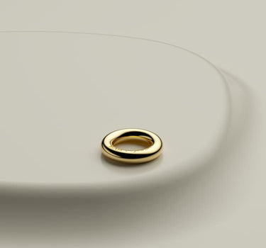 Simple ring in 18K gold finish