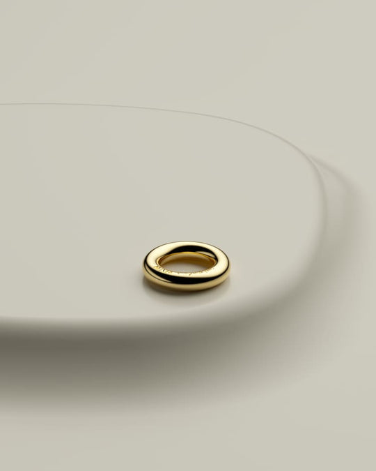 Simple ring in 18K gold finish