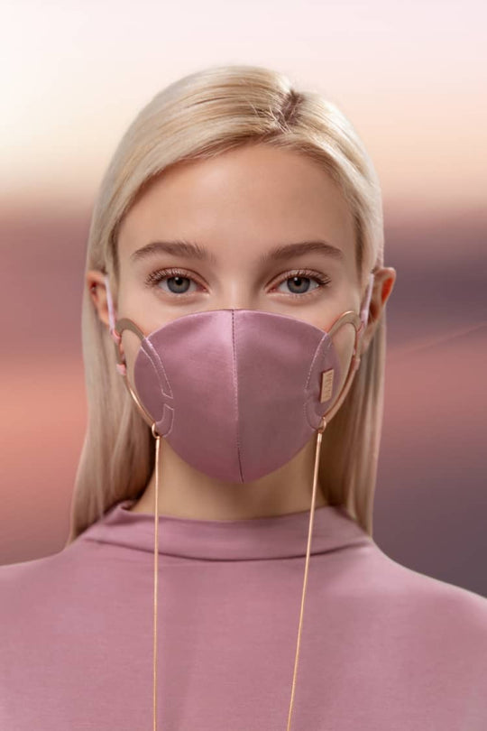 Pink mask in silk with rosegold chain