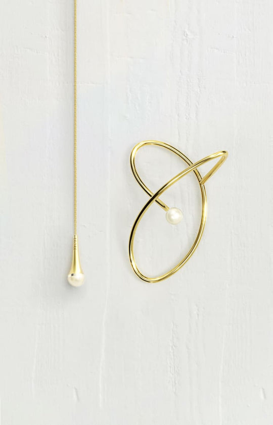 Gold ear cuff and earring with pearl