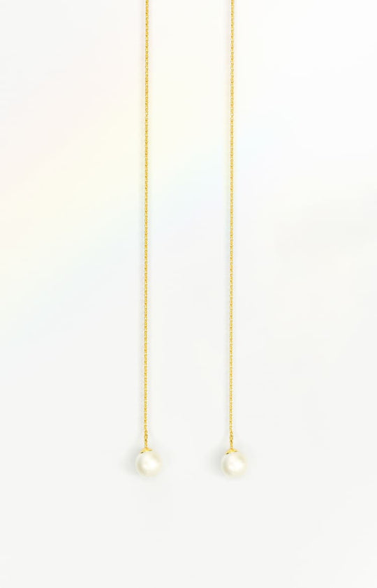 Long earrings in gold with pearl