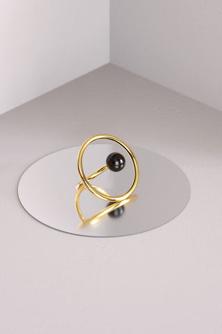 Gold ring with wood pearl