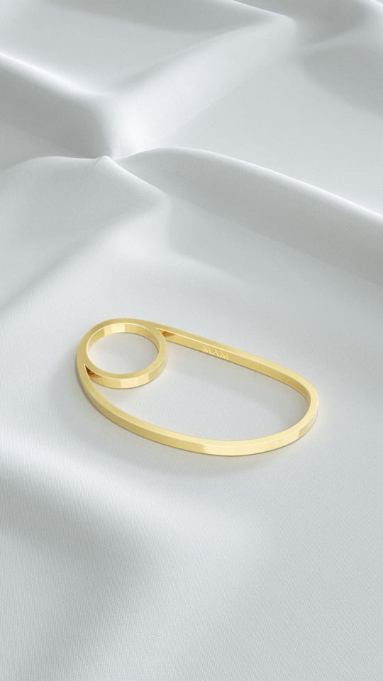 Hand ring jewelry in 18K gold