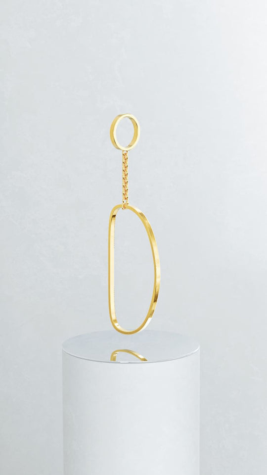Finger chain hand jewelry in gold